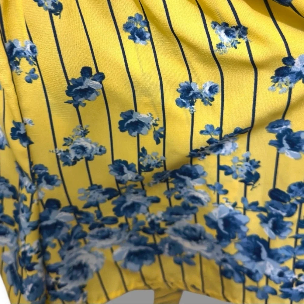 438 My Michelle | NWOT Yellow Floral Stripe Print Cold Shoulder Romper (Sz L)